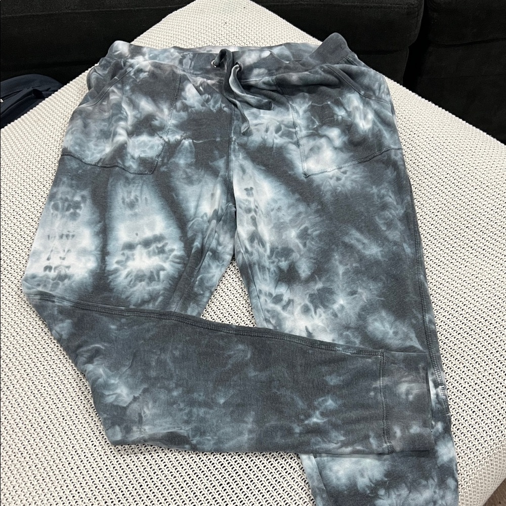 GreenTea Women's Gray and White Tie-Dye Joggers - Picture 3 of 10